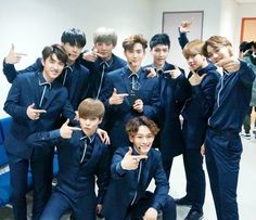 150405 EXO EXO-L官网更新合照