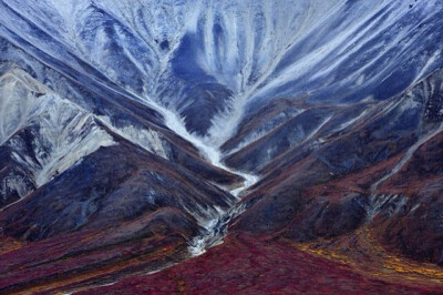 作品：The trace of an ancient glacier 摄影：Miquel Ángel Artús Illana（西班牙） 组别：旅行类 简介：拍摄于美国阿拉斯加和平公园。