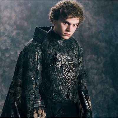 Evan Peters 伊万彼得斯