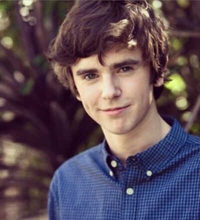 Freddie Highmore 桌面 壁纸 头像 欧美 帅哥 男神