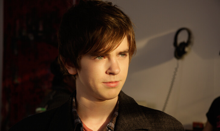 Freddie Highmore 桌面 壁纸 头像 欧美 帅哥 男神