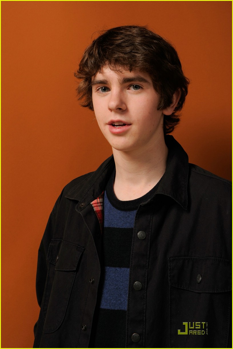 Freddie Highmore 桌面 壁纸 头像 欧美 帅哥 男神