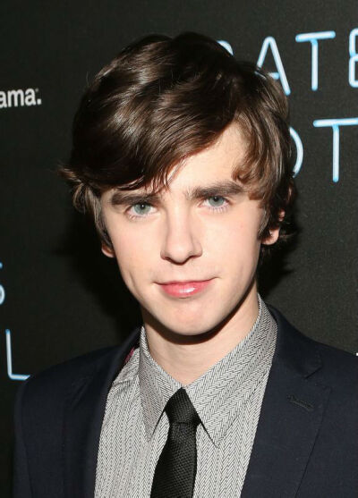 Freddie Highmore 桌面 壁纸 头像 欧美 帅哥 男神