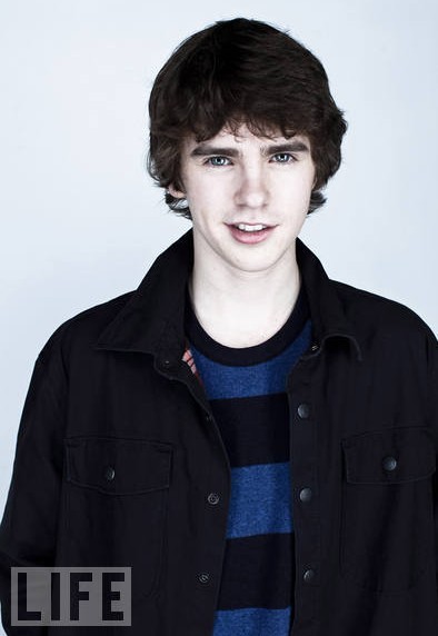 Freddie Highmore 桌面 壁纸 头像 欧美 帅哥 男神