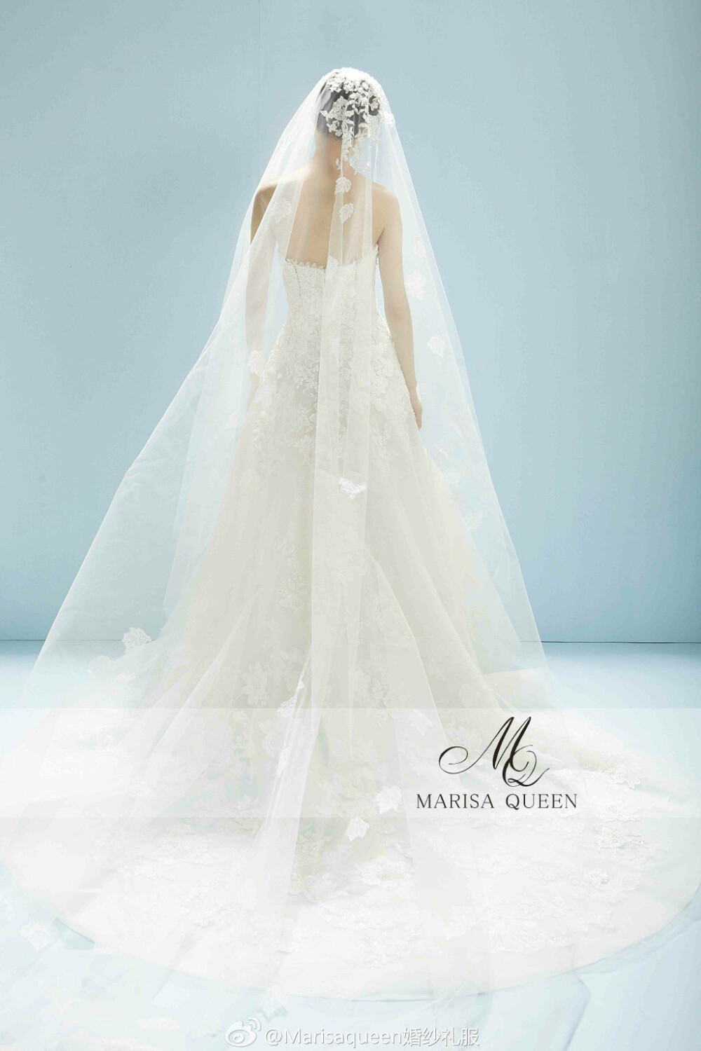 Marisaqueen2015春夏新品婚纱到店：像白雪公主般穿上心爱的礼服，在华丽的皇宫翩翩起舞，你也即将拥有这华丽瞩目的时刻，穿上Marisaqueen的婚纱，实现你华丽的梦想