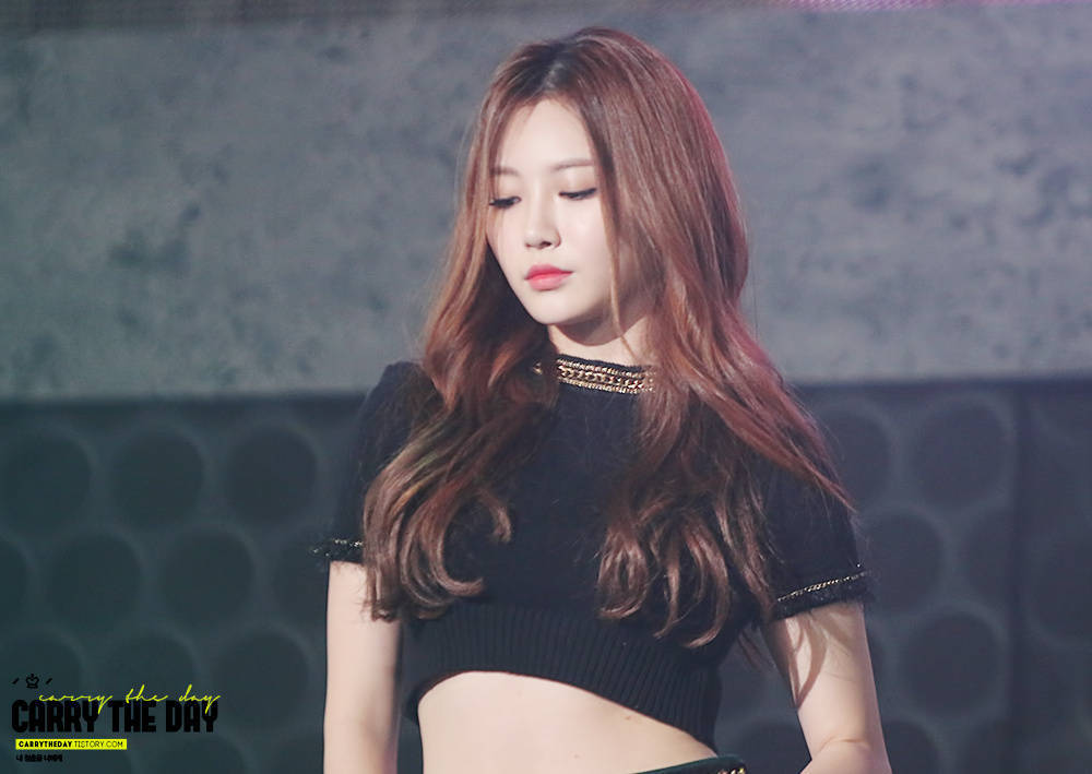 金亚荣(yura),1992年11月6日出生于韩国蔚山广域市,韩国歌手,女子组合