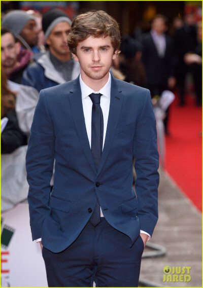 Freddie Highmore 桌面 壁纸 头像 欧美 帅哥 男神