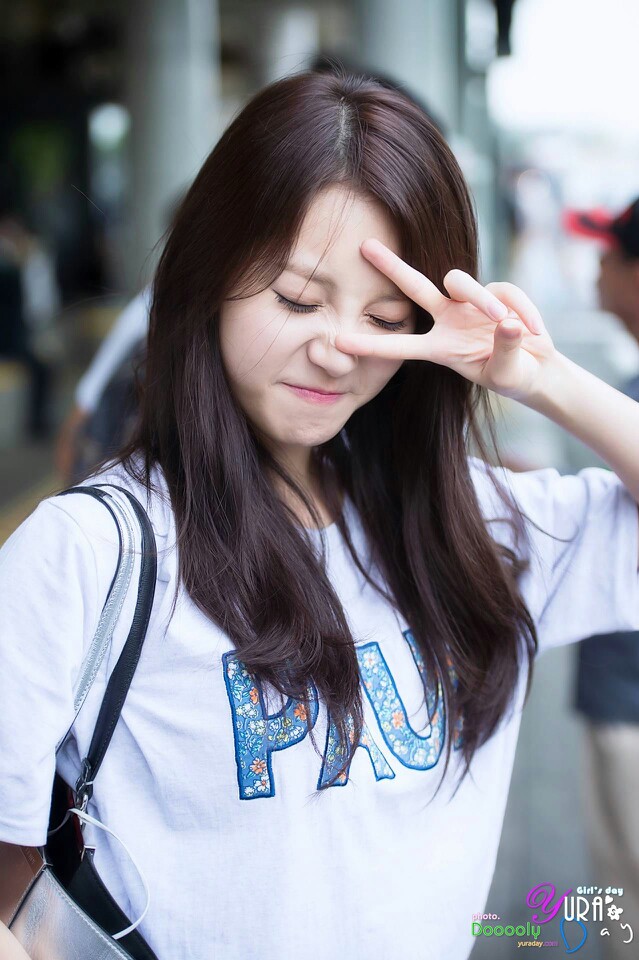 金亚荣(yura),1992年11月6日出生于韩国蔚山广域市,韩国歌手,女子组合