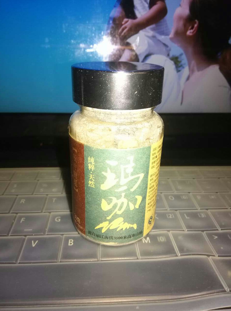 宝贝包装漂亮精美，日期非常新鲜，使用说明十分的详细，有防伪标示，名贵药材，增强体质，改善睡眠，减轻疲劳，物超所值！ 本品纯中药制剂，对人体无副作用，增强体质，抗衰老。质量不错服用后效果明显，疲劳感消失特别有精神！ 产自丽江3500高寒山脉的名贵植物，精工提炼而成的玛咖精片，含丰富的蛋白质、碳水化合物、矿物质、维生素C、纤维素、人体所必须的氨基酸等营养成分，玛咖能有效的平衡荷尔蒙分泌，被称为“高原奇珍”、“荷尔蒙的发动机&amp;quot;！ 绝对的一级品。