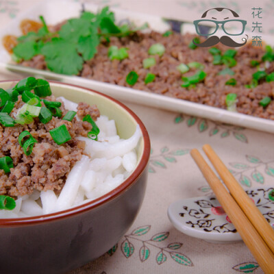 【花先森 客家美食小吃老鼠粄 珍珠粄 大埔老鼠板】 老鼠粄源于广东梅州大埔一带，因为两端尖，形似老鼠，客家人惯称粉为笋粄;，因此称为老鼠粄。花先森家纯手工制作的正宗老鼠粄，爽滑不粘牙，美味看得见。 http://h…