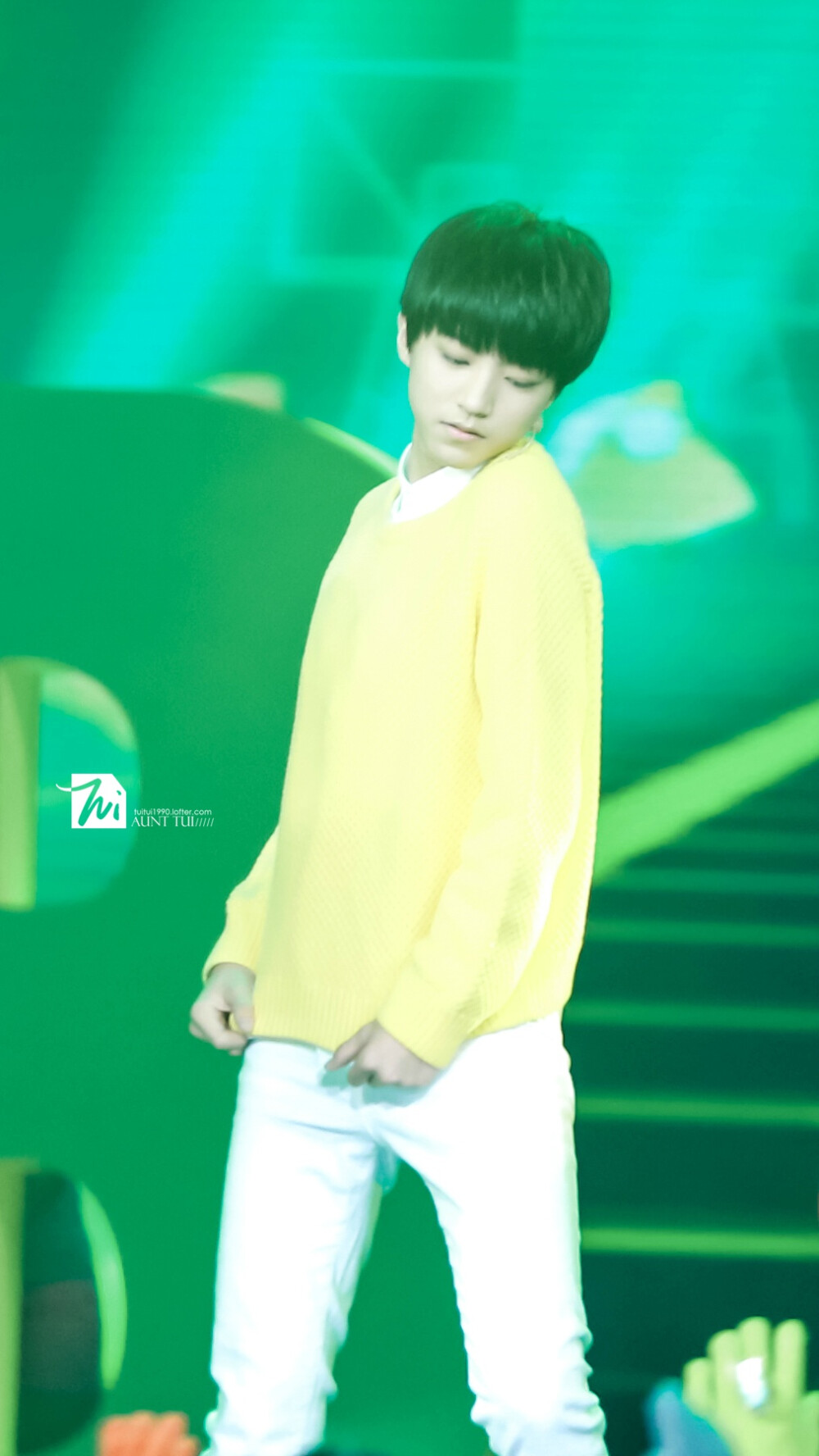 #王俊凯# #TFBOYS王俊凯# #TFBOYS# 150330东方风云榜 cr logo