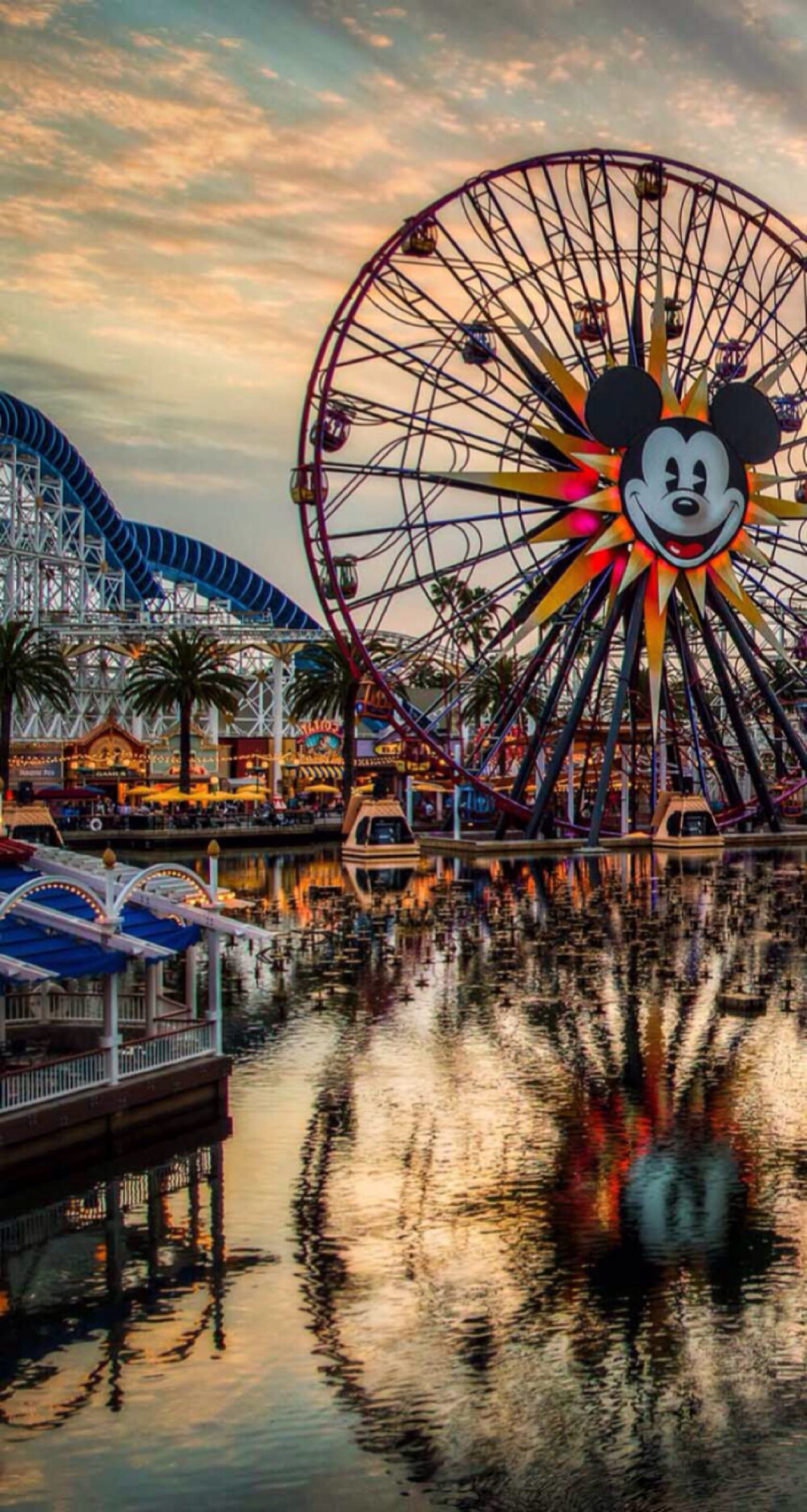 锁屏高清米奇摩天轮壁纸