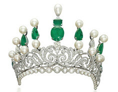 祖母绿，天然珍珠，珍珠和钻石头饰–克里斯蒂