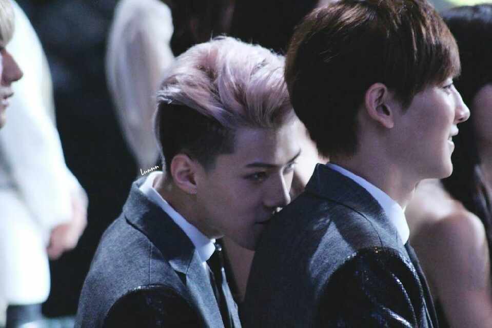 吴世勋朴灿烈咬肩膀哇出处不造啊