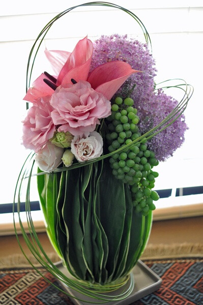 Allium giganteum, Anthurium, Eustoma, Dracaena, Grape, Steel grass