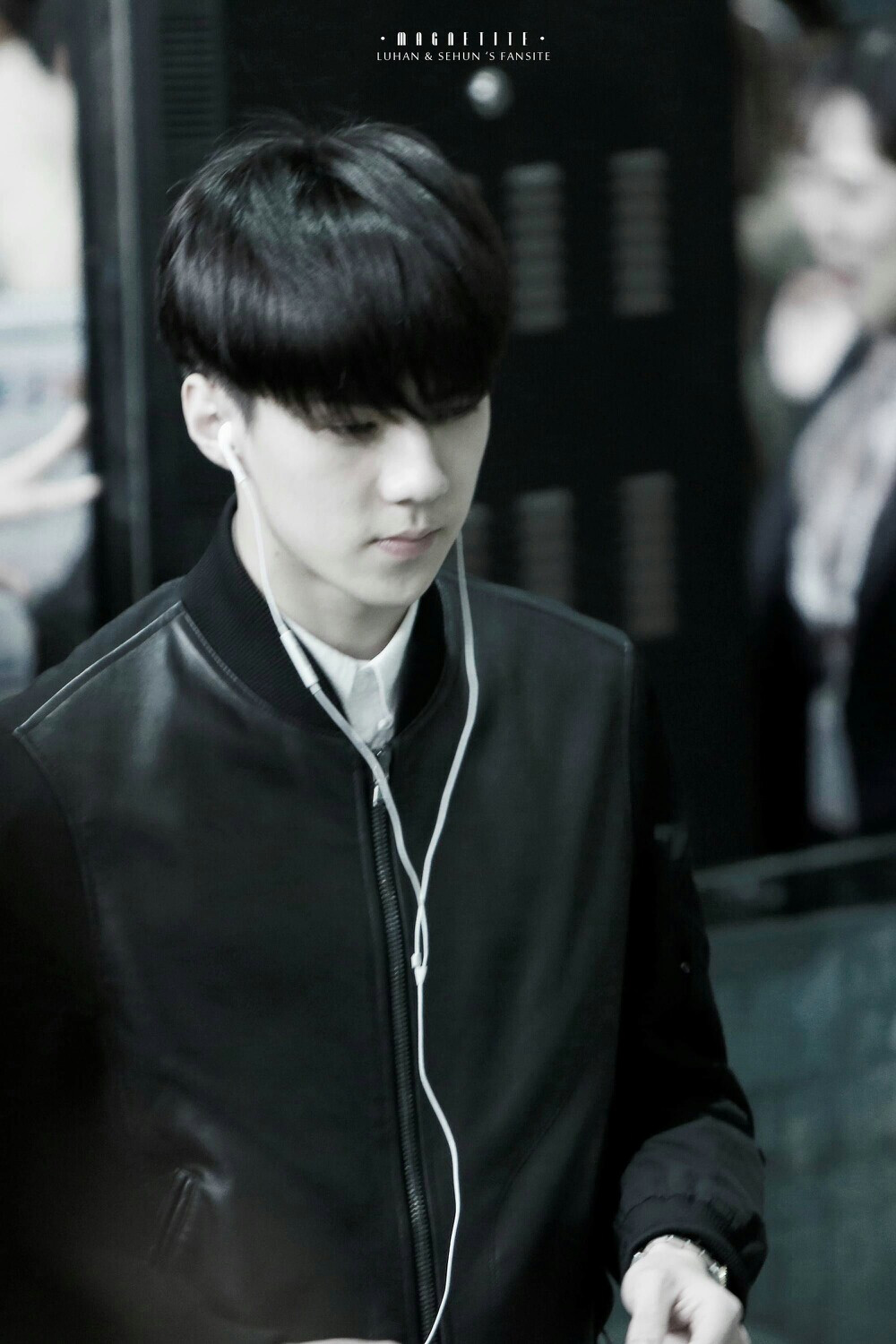 吴世勋 #SEHUN# #吴世勋# 150408 Gimpo Airport 黑发黑衣衬的你越发白净了 cr:logo