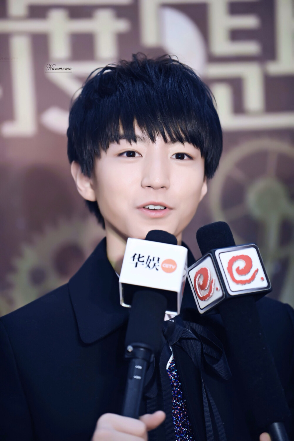 tfboys王俊凯crlogo150325qq音乐年度盛典