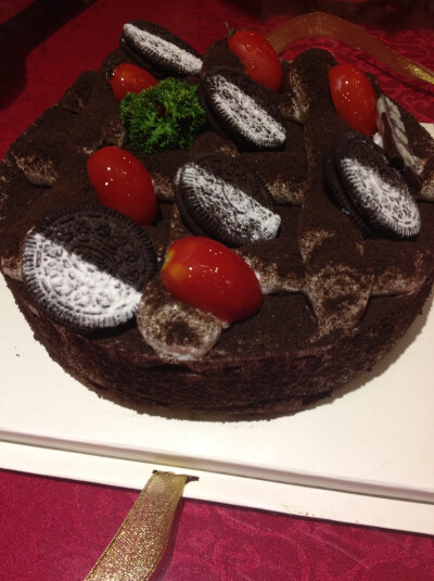 好吃(・ω・)蛋糕里面是分层的，有一层是冰激凌，完全没吃够