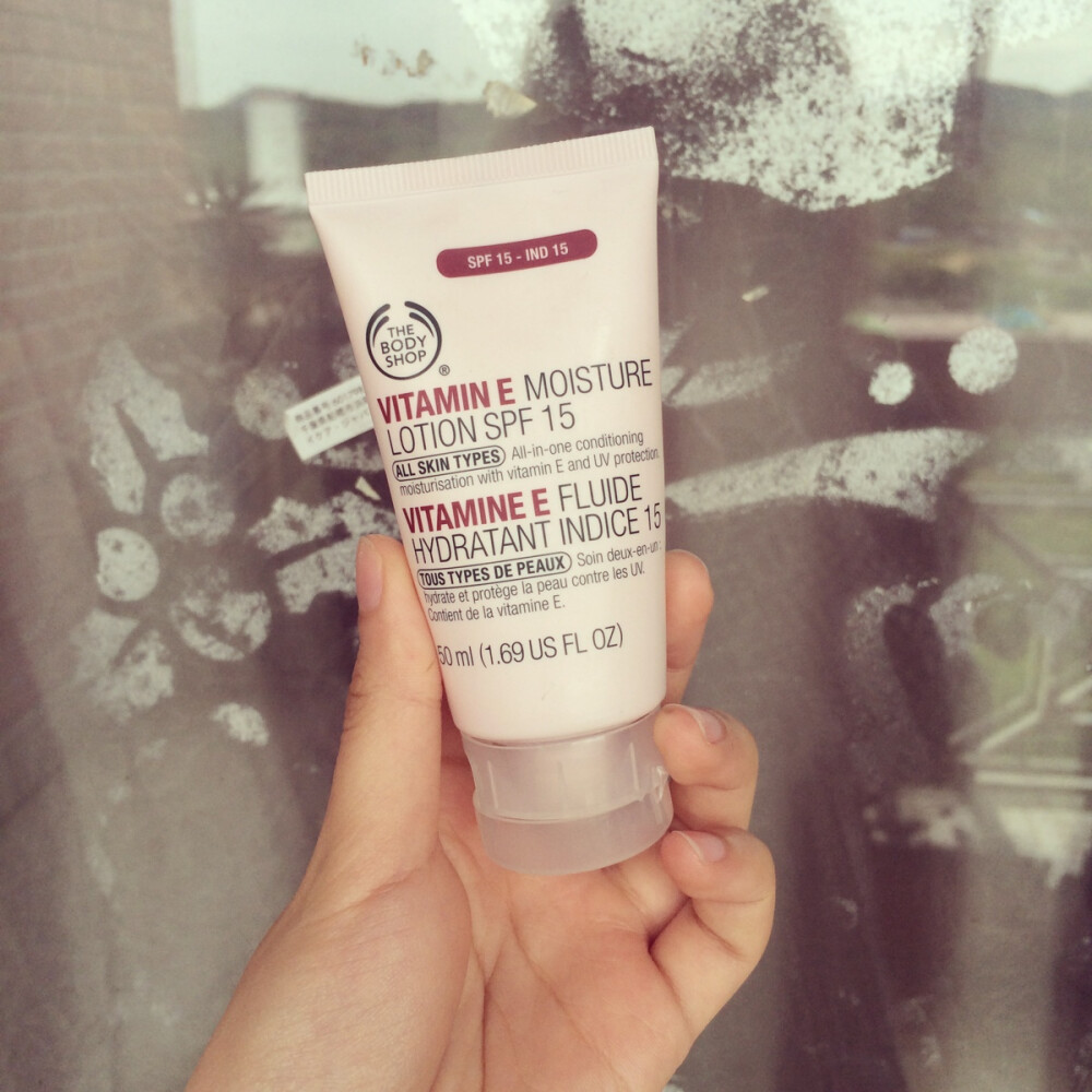 THE BODY SHOP VITAMINE E MOISTURE LOTION SPF 15