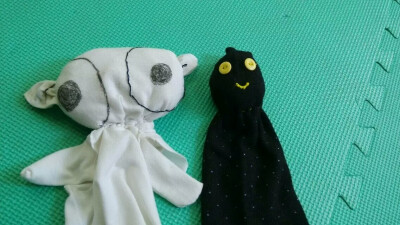 hello 大家好 我是来着who猜猜猜星球的小白 来到地球遇到了我的兄弟超级黑