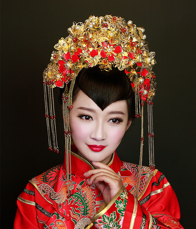 容我,为你细画双眉.容我,为你穿上嫁衣裳.