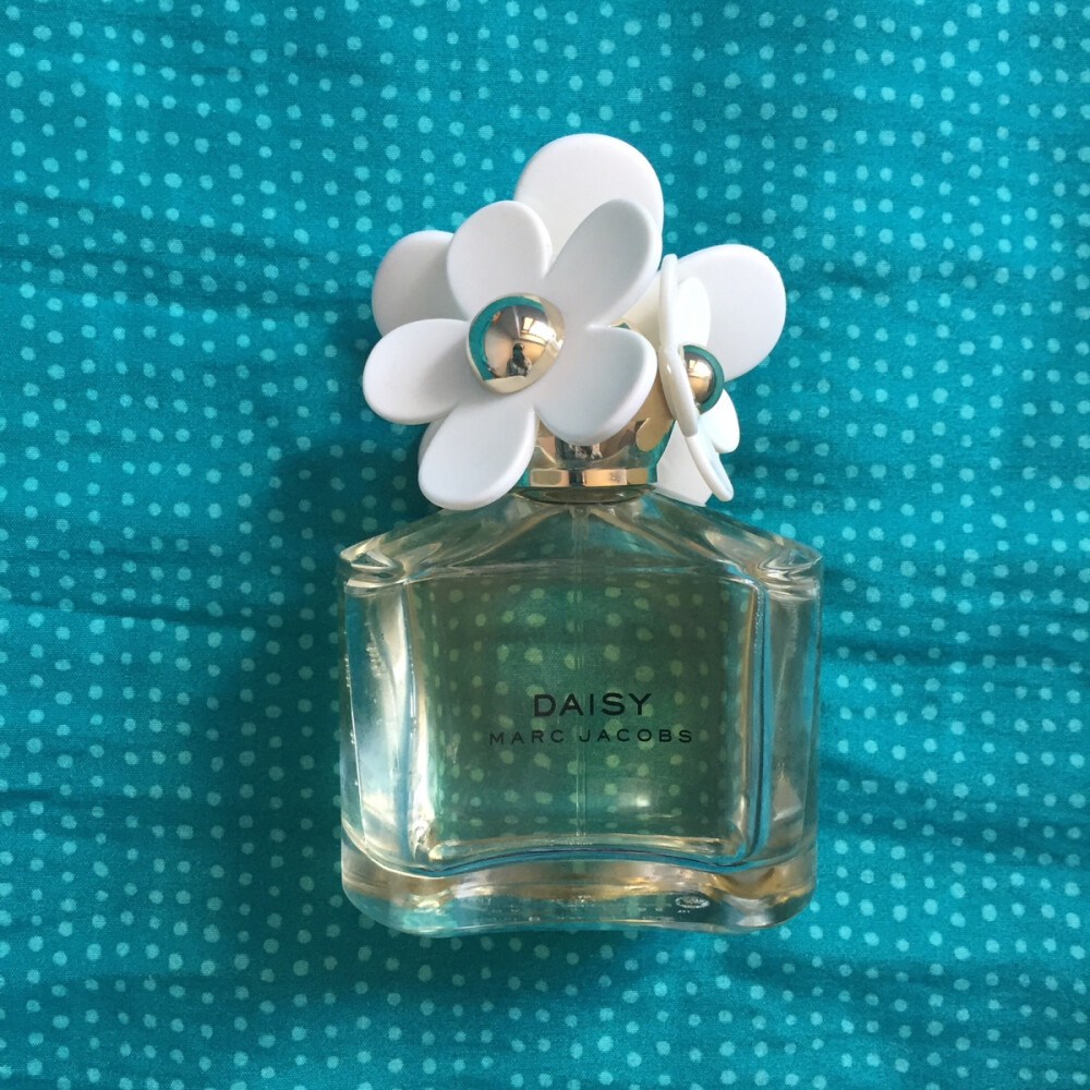 #安利好货# MJ的白雏菊，个人觉得适合秋天和冬天用，很舒服的香味。