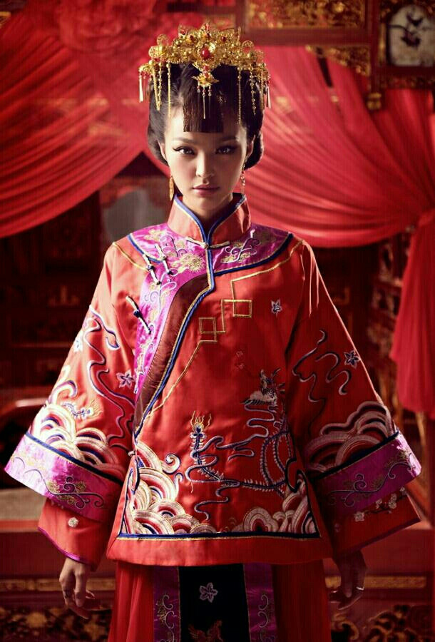 容我,为你细画双眉.容我,为你穿上嫁衣裳.