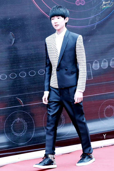 王源 wy 1108 cr:logo