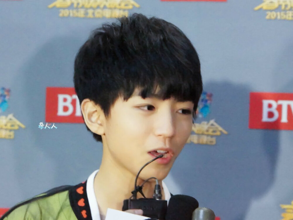 #王俊凯# #TFBOYS王俊凯# #TFBOYS# 20150108 北京春晚录制 cr：不冷静的希大人