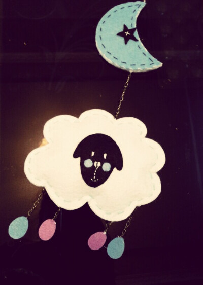 越来越在意他，有他喜欢的白色，蓝色和红色，把它加到我喜欢的不织布中。