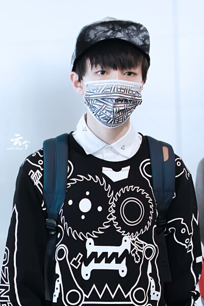 TFBOYS王俊凯 王俊凯，2015.03.29首都-虹桥机场高清图 cr.logo