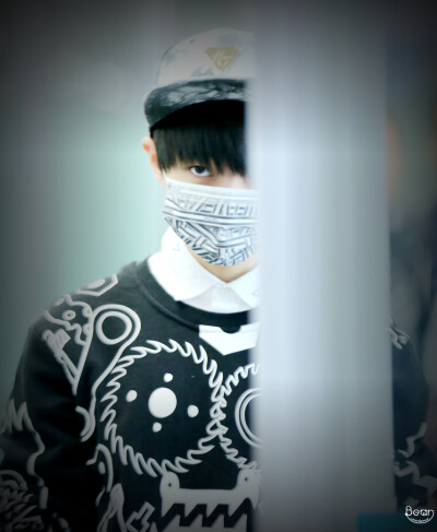 TFBOYS王俊凯 王俊凯，2015.03.29首都-虹桥机场高清图 cr.logo