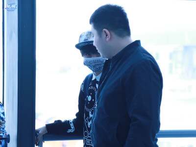 TFBOYS王俊凯 王俊凯，2015.03.29首都-虹桥机场高清图 cr.logo