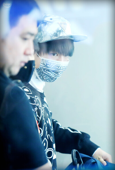 TFBOYS王俊凯 王俊凯，2015.03.29首都-虹桥机场高清图 cr.logo