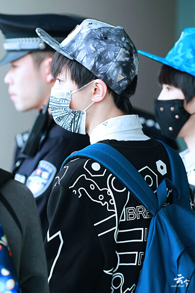 TFBOYS王俊凯 王俊凯，2015.03.29首都-虹桥机场高清图 cr.logo
