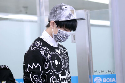 TFBOYS王俊凯 王俊凯，2015.03.29首都-虹桥机场高清图 cr.logo