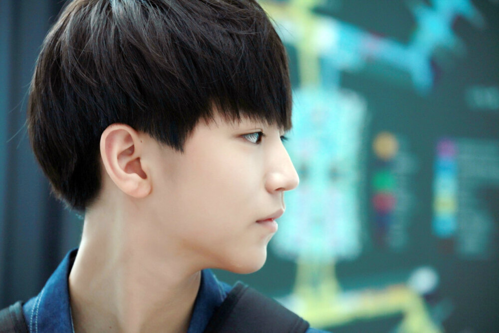 TFBOYS王俊凯 140717白云机场--首都机场 cr:logo