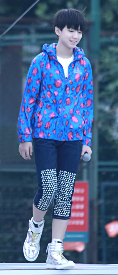 TFBOYS王俊凯 王俊凯 140724东方卫视我们一起来 cr.logo