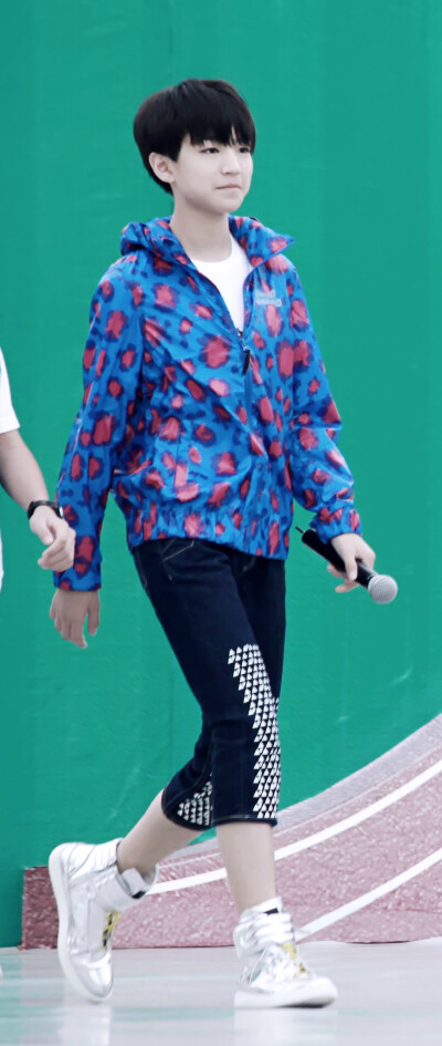 TFBOYS王俊凯 王俊凯 140724东方卫视我们一起来 cr.logo