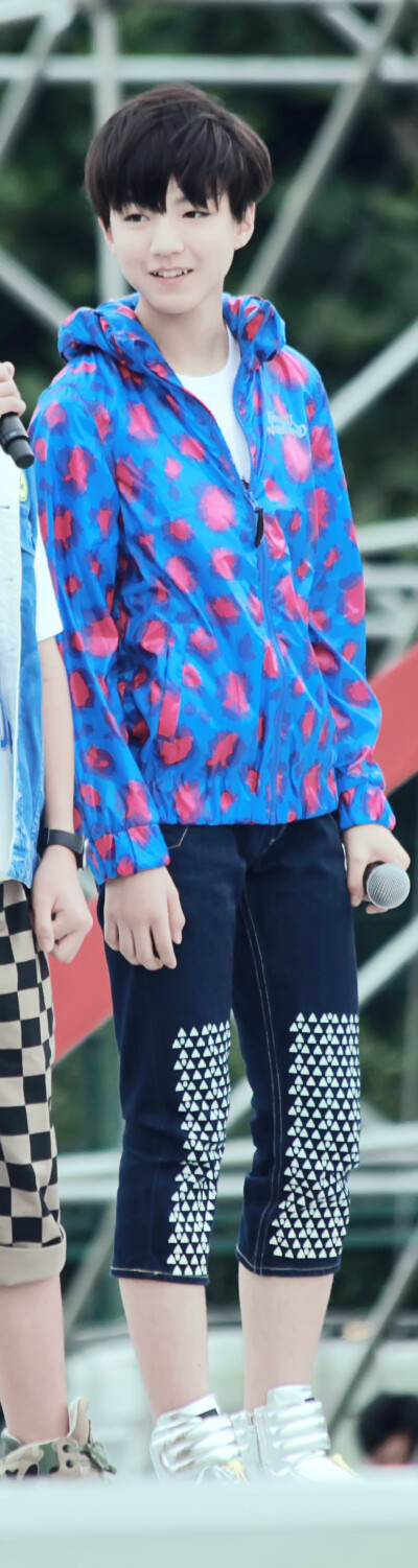 TFBOYS王俊凯 王俊凯 140724东方卫视我们一起来 cr.logo