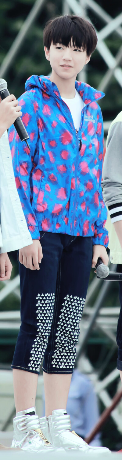 TFBOYS王俊凯 王俊凯 140724东方卫视我们一起来 cr.logo