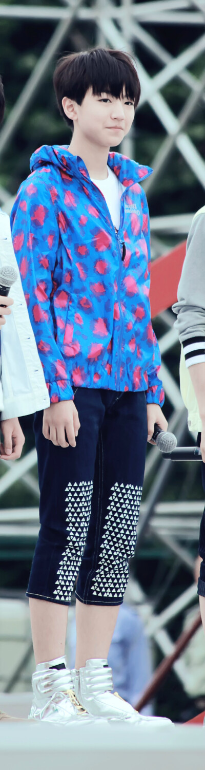 TFBOYS王俊凯 王俊凯 140724东方卫视我们一起来 cr.logo