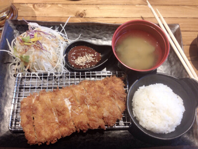 #Mr Tonkatsu# #Toronto# #520 Bloor St W# 強推他們家的Pork Loin Cheese Tonkatsu Set 豬排的香脆加上芝士的chewy 配上他們家的special sauce 味道棒棒嗒