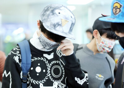 TFBOYS王俊凯 王俊凯，2015.03.29首都-虹桥机场高清图 cr.logo