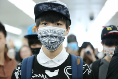TFBOYS王俊凯 王俊凯，2015.03.29首都-虹桥机场高清图 cr.logo