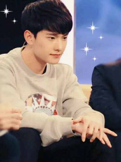 到哪都是发光体。