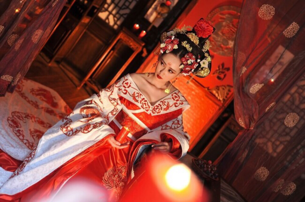 却到头来连自己都忘了真实的自己)