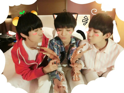 #TFBOYS#获奖之吻么么哒，继续走下去吧，我们会继续守护你们的