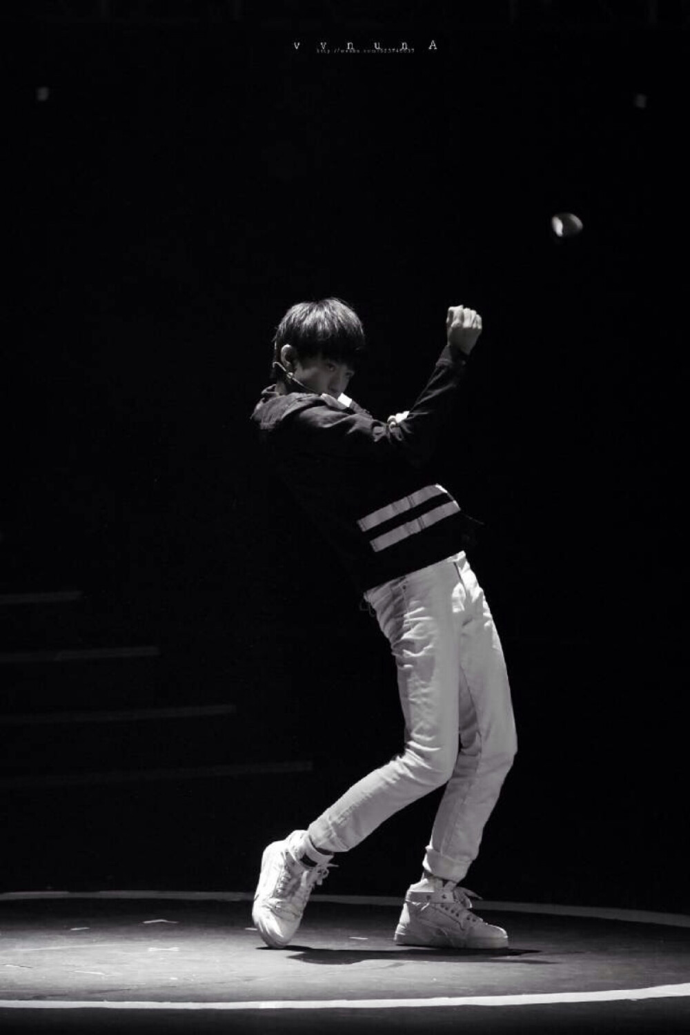 王俊凯,你会越来越好的.你想去的地方,我们陪你一起去.「cr.logo」