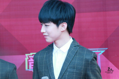 #王俊凯# #TFBOYS王俊凯# cr logo 2015 0413 音乐风云榜 wuli大门面真是好看